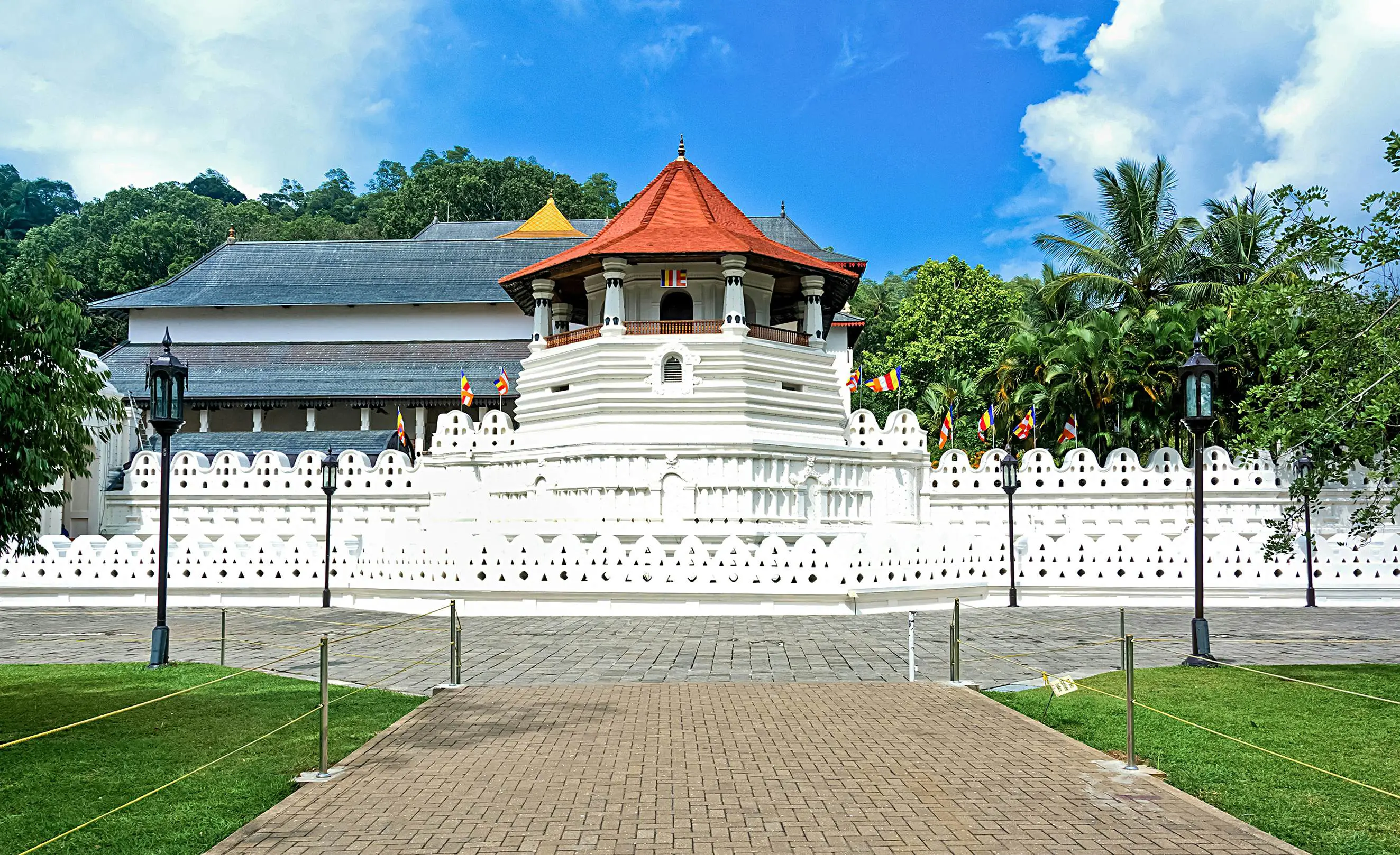 Kandy Temple of the Tooth Relic & Peradeniya Botanical Garden, Sri Lanka - Popular Travel Destination